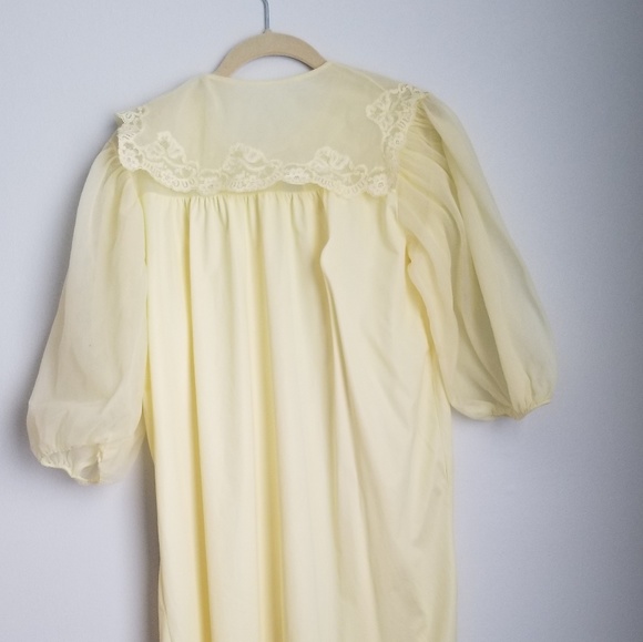 Vintage Gilbreath yellow nightgown long cape - Picture 5 of 7